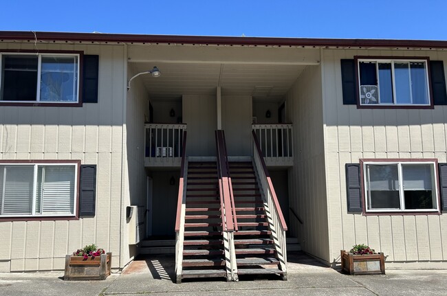 Apartment front - 817 25th St