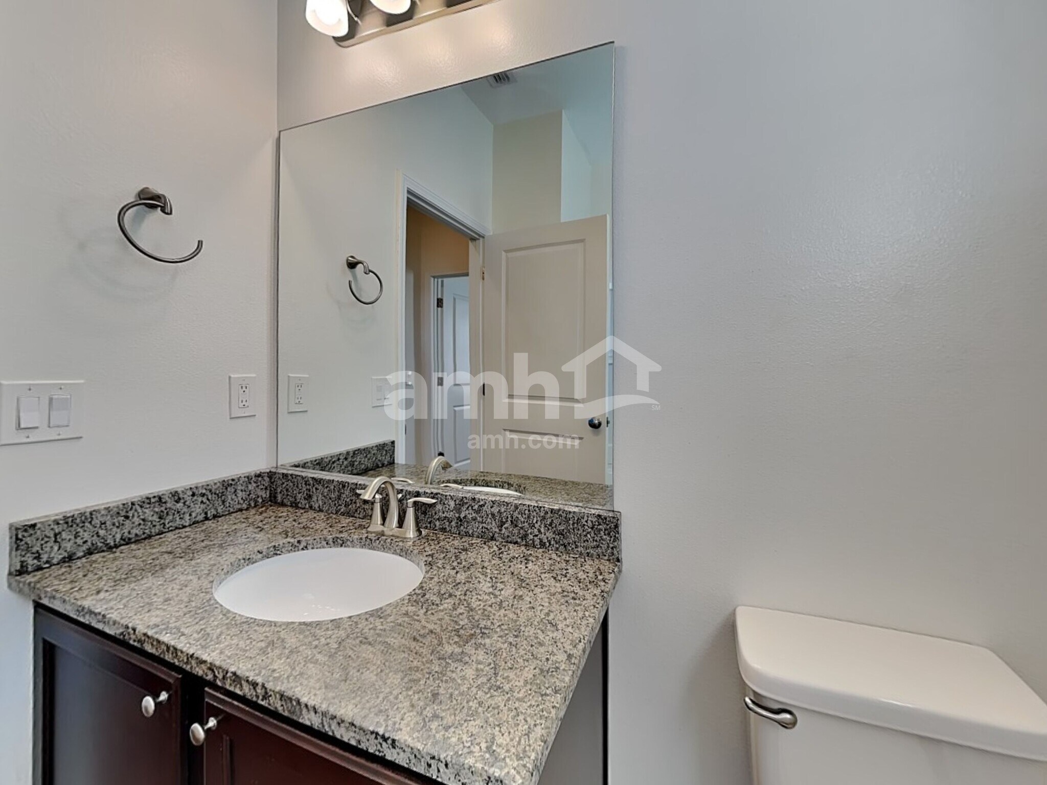 Building Photo - 1312 Celery Ave