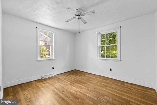 Building Photo - 2917 1st St