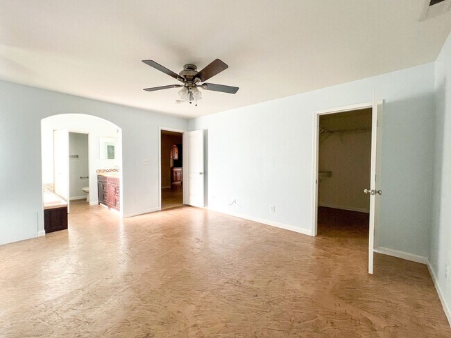 Building Photo - A Beautiful 2 Bedroom Home with Office and 2 Bonus Room