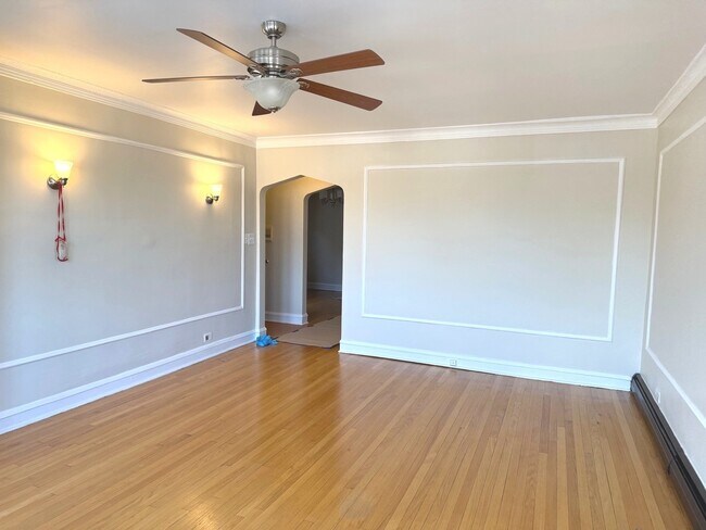 Building Photo - 12754 S Union Ave