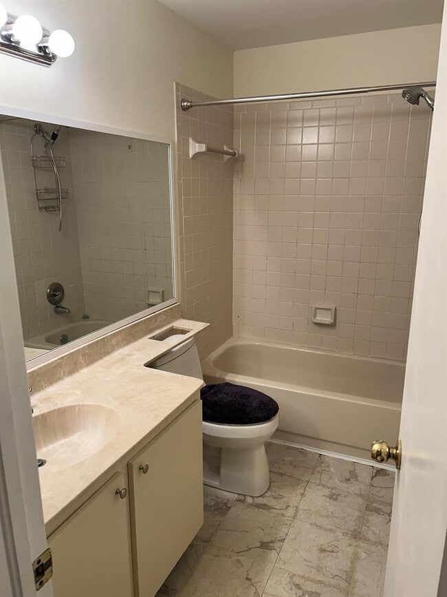 Building Photo - 6542 Via Regina