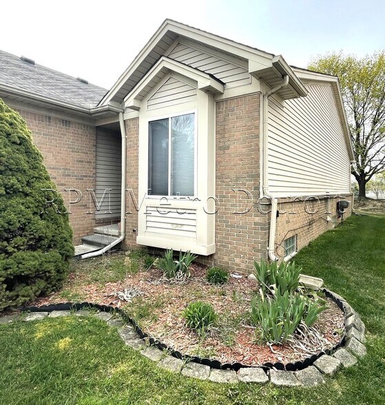 Building Photo - 4048 Heatherwood Ct