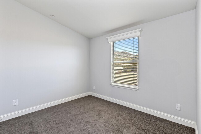 Building Photo - 60661 Chalet Dr