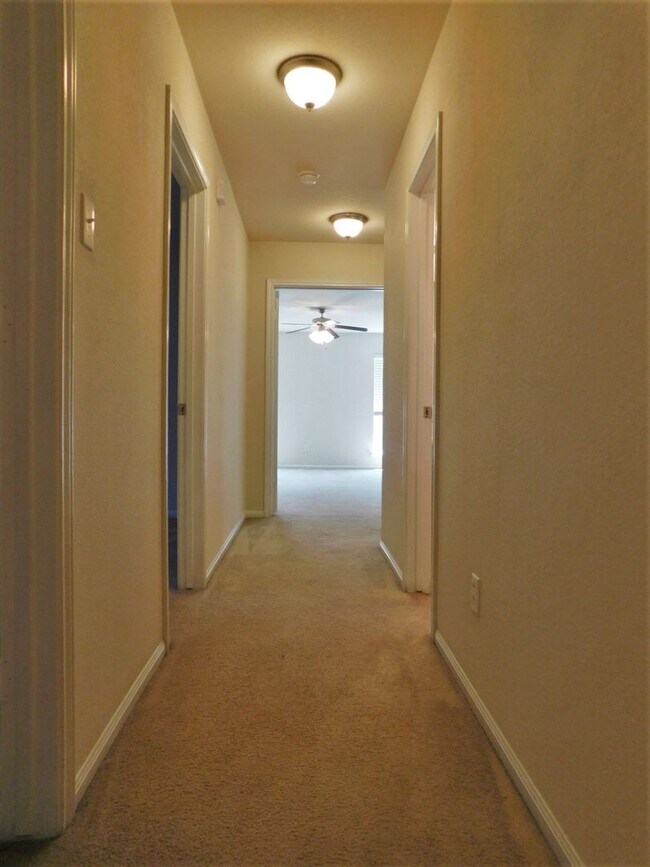 Building Photo - Available Now!!!! Beautiful home located in Harker Heights TX. This home includes 3 bedrooms, 2 b...