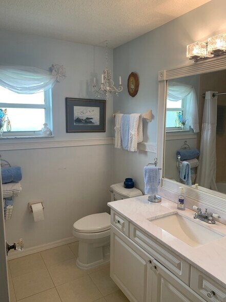 Building Photo - 1049 George St