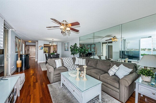 Building Photo - 6105 Bahia Del Mar Cir