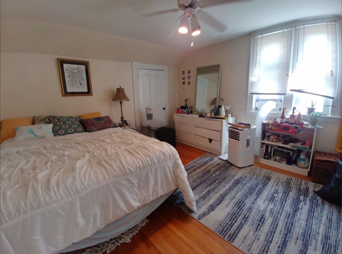 Building Photo - 1539 Cambridge St