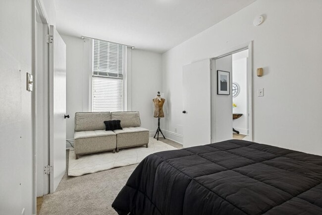 Building Photo - 302 N Church St