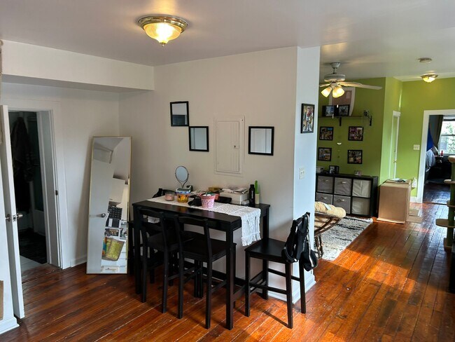 Building Photo - 3001 Huntingdon Ave