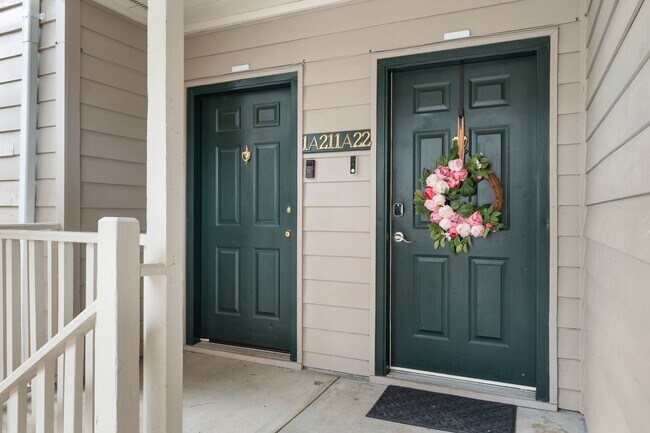 Building Photo - *PARK FLEX STAYS - FULLY FURNISHED* Welcome to your home base in South Durham!