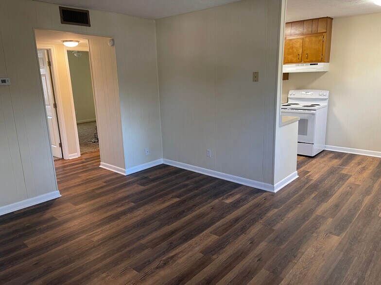 Building Photo - 539 E Morgan St