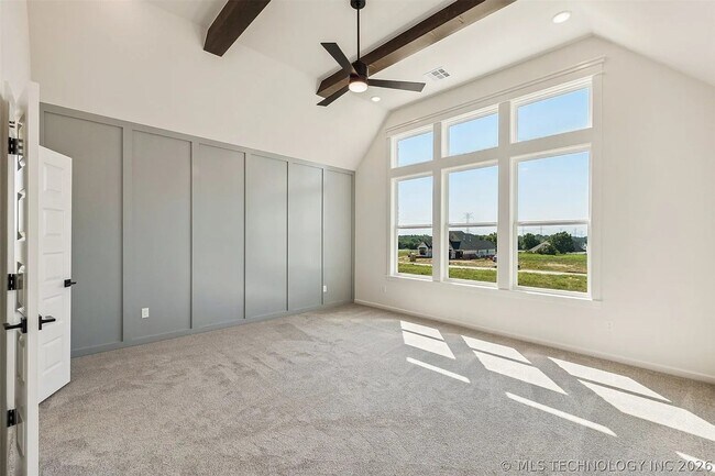 Building Photo - 5 Bed | 4 Bath House
