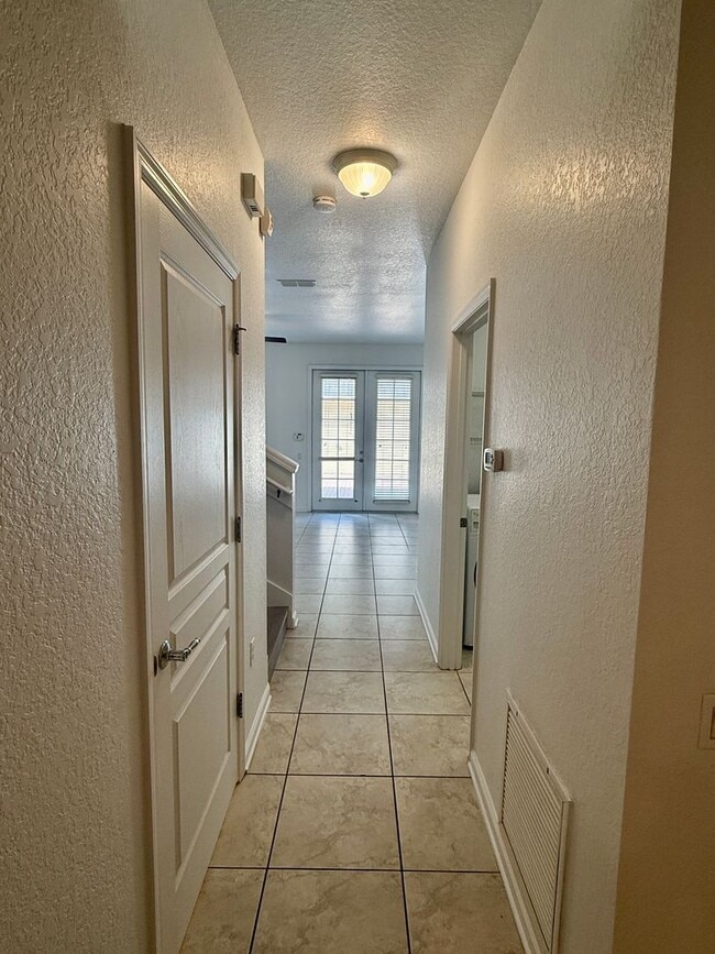 Building Photo - Lake Sawyer - Luxury 3/2.5 Condo