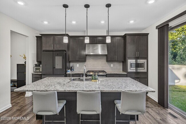 Building Photo - 319 Tulip Ct