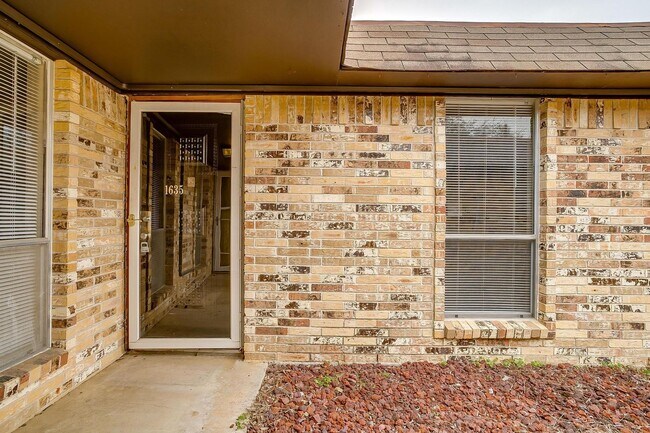 Building Photo - 1623 Westridge St