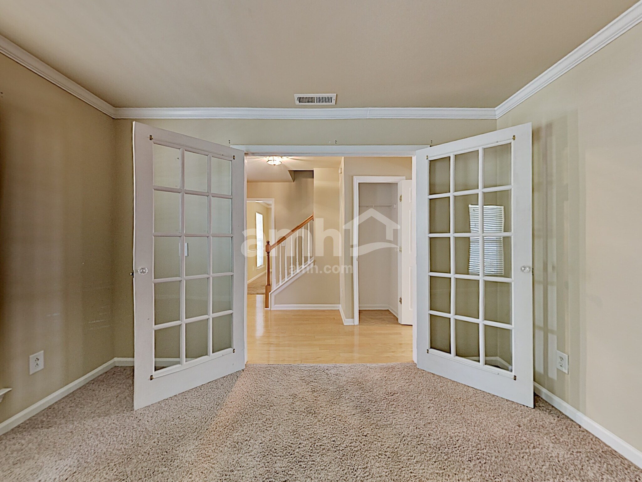 Building Photo - 1038 Vanguard Dr