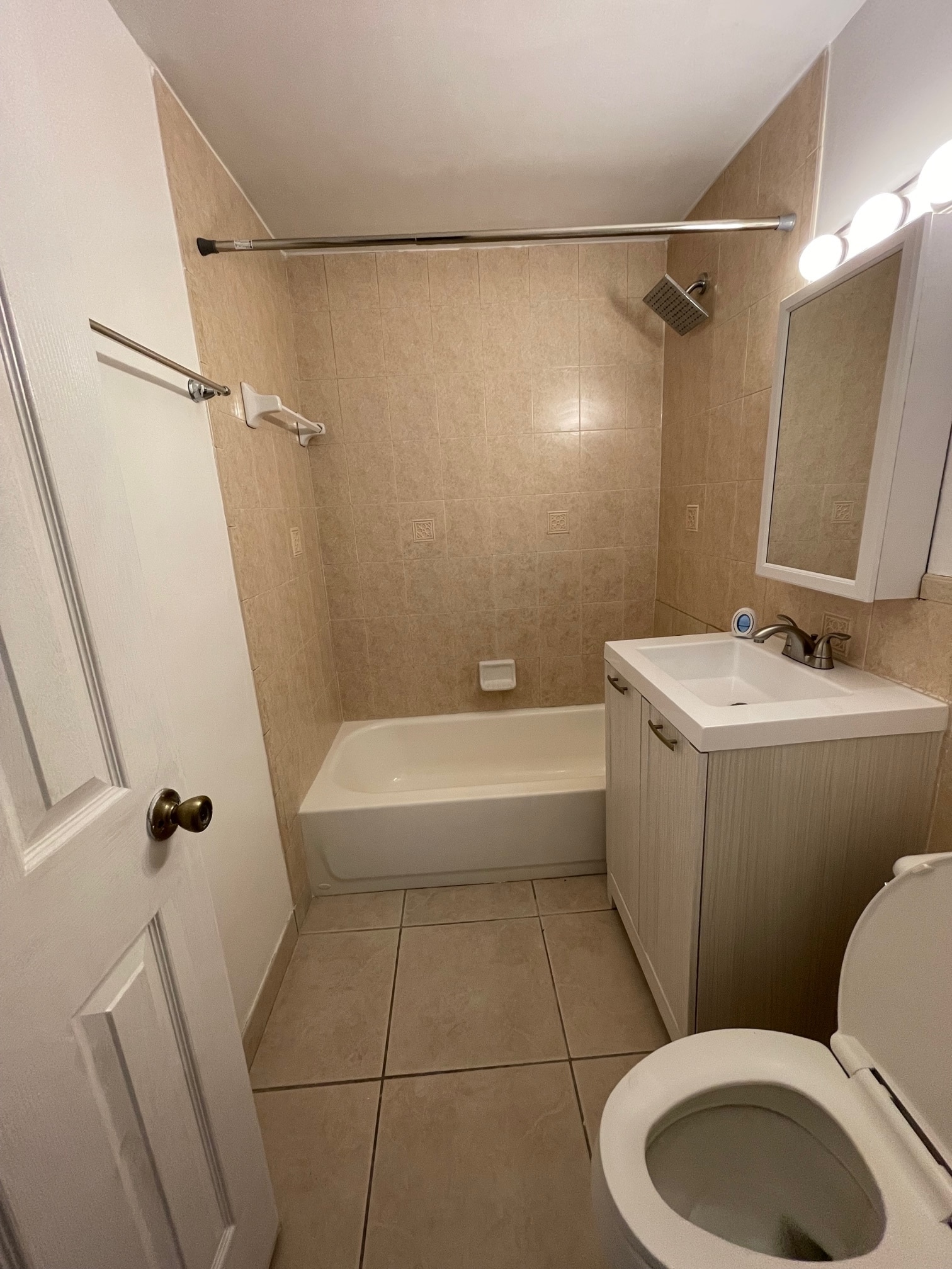 Building Photo - 1539 Magnolia Dr