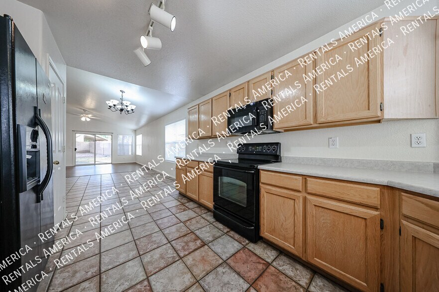 Building Photo - 3884 E Douglas Loop