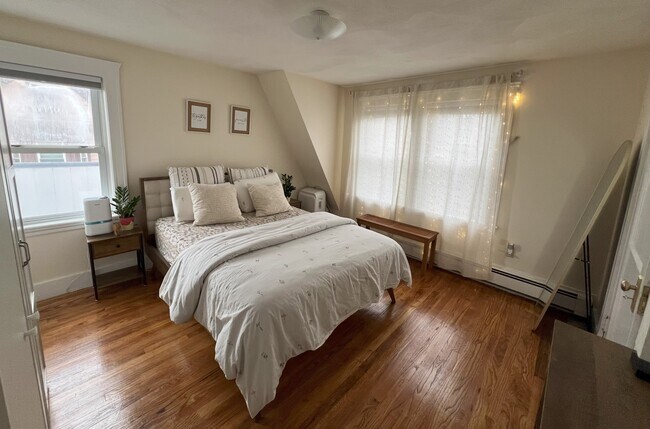 Building Photo - 1145 Boylston St