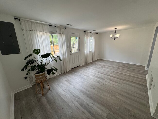 Building Photo - 5585 Hecate Ct