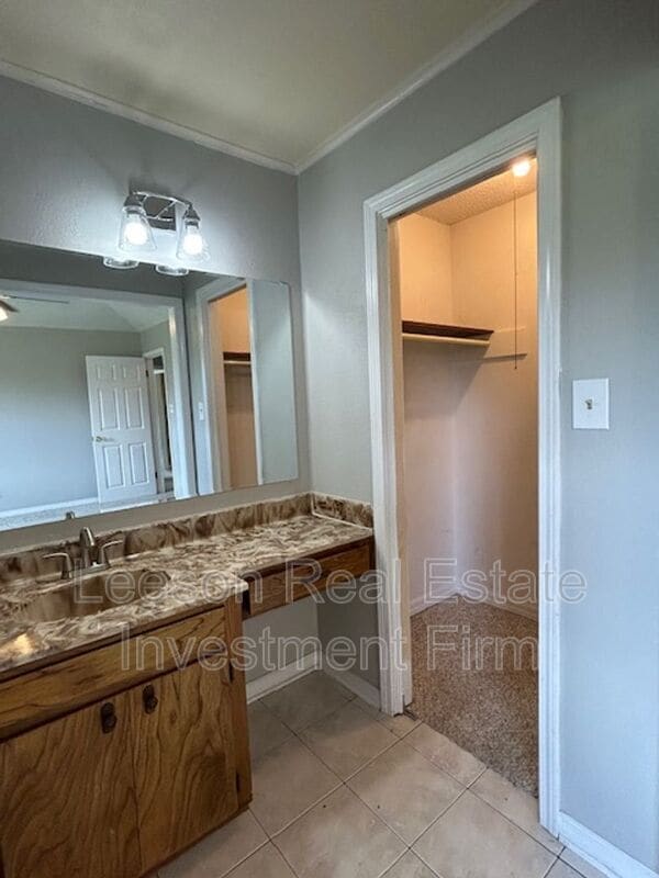 Building Photo - 5410 Mary Dr