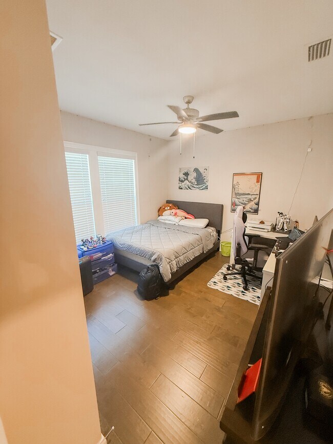 Building Photo - 5742 Vlg Rdg Ln