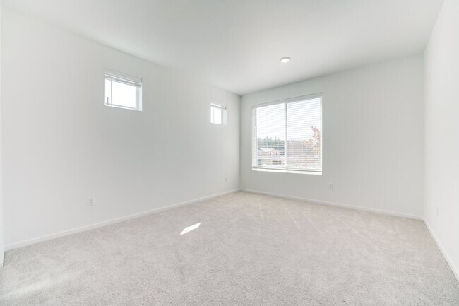 Building Photo - 6130 Crestner Dr SW