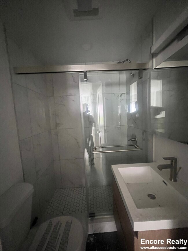 Building Photo - 225 Newbury St