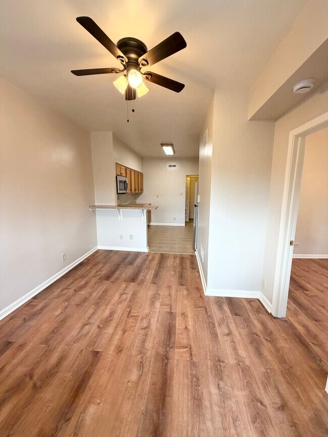 Building Photo - 1521 E 65th St