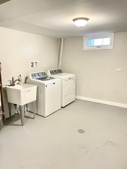 Building Photo - 360 W Oriole Trl