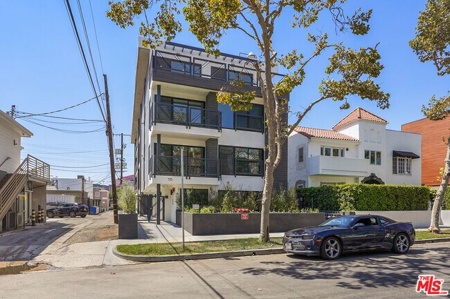 Building Photo - 715 N Alfred St
