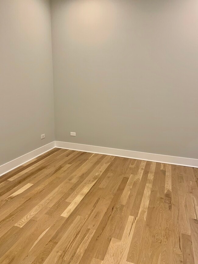 Building Photo - 4555 N Ravenswood Ave