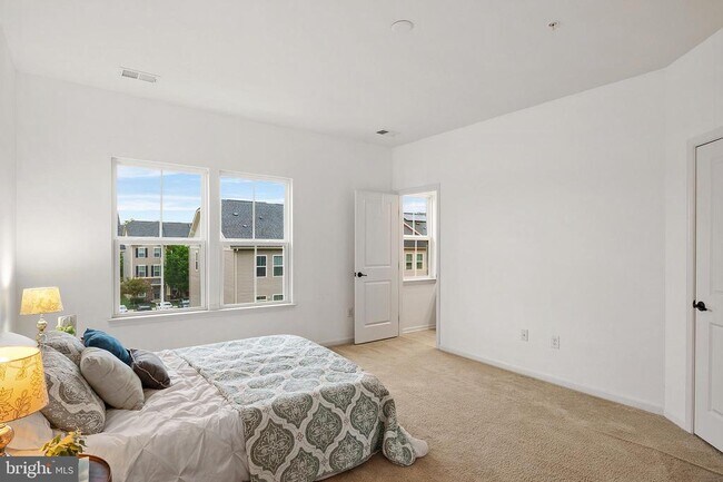 Building Photo - 708 Apple Orchard Dr