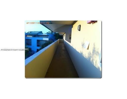 Building Photo - 8820 Fontainebleau Blvd