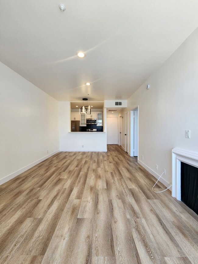 Building Photo - 14515 Dickens St
