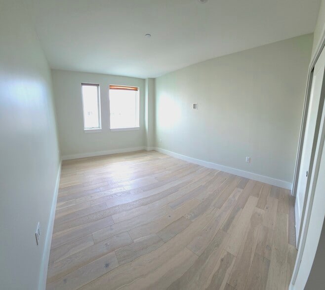 Building Photo - 383 Commercial St