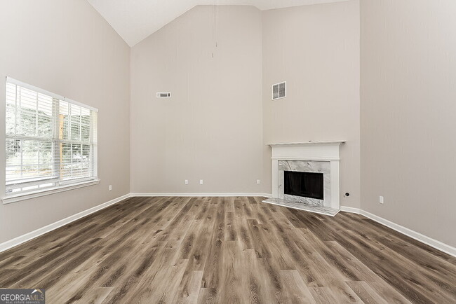 Building Photo - 611 Longstreet Ln