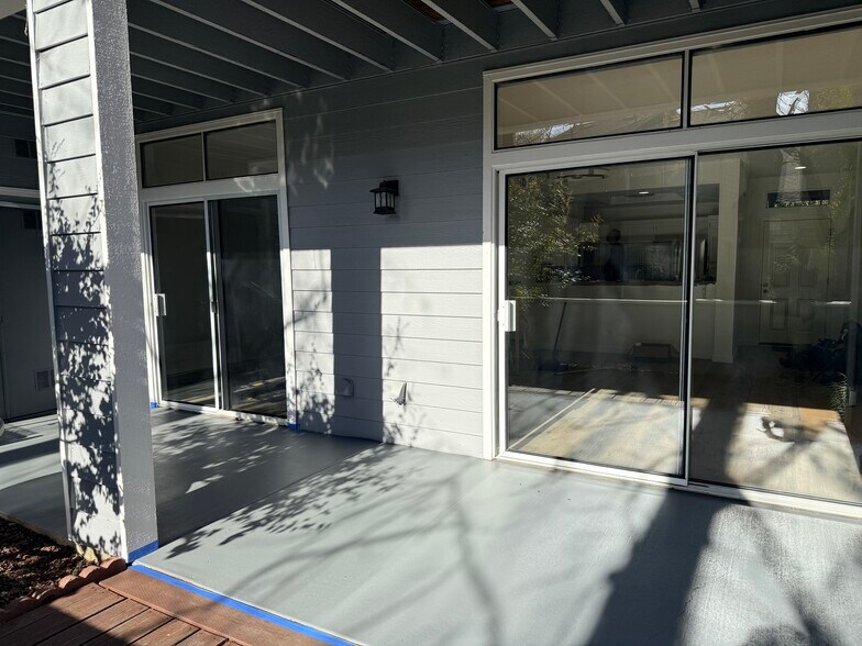 Building Photo - 1701 Parkview Green Cir