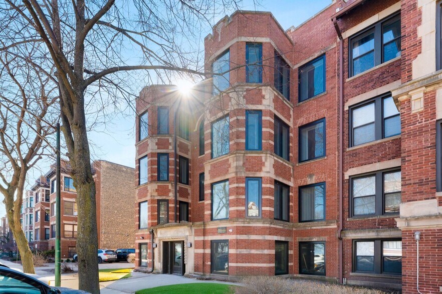 Building Photo - 7726 N Eastlake Ter