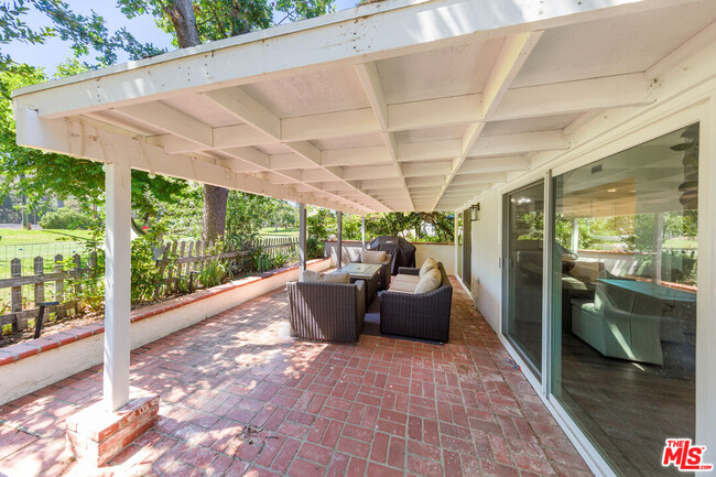 Building Photo - 5735 Lake Lindero Dr