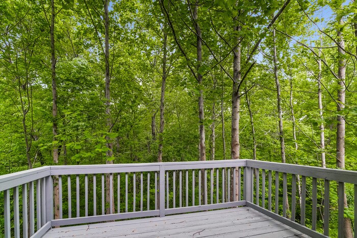 Building Photo - 329 Hillcrest Ln