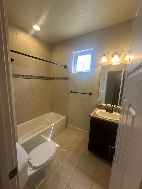 Building Photo - 2122 Sandbur Dr