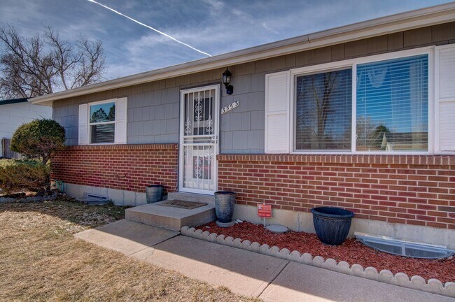 Building Photo - 5553 Crystal Way