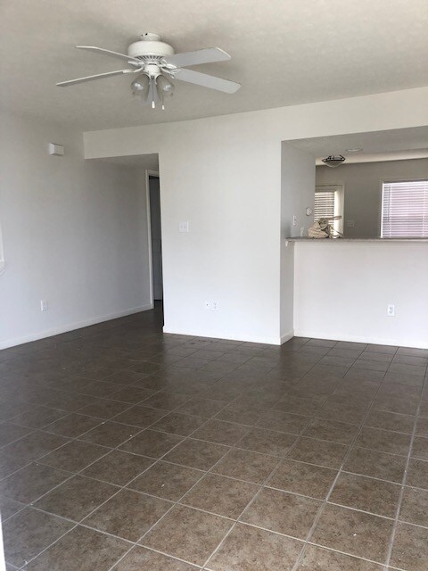 Building Photo - 1718 W Sunstone Dr