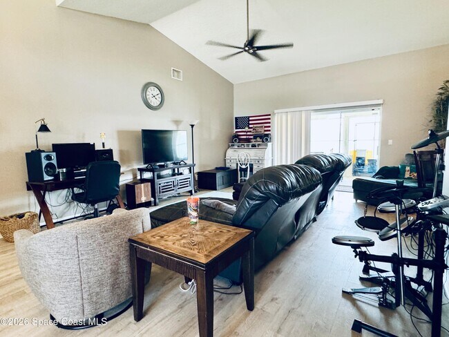 Building Photo - 2065 Thistle Dr