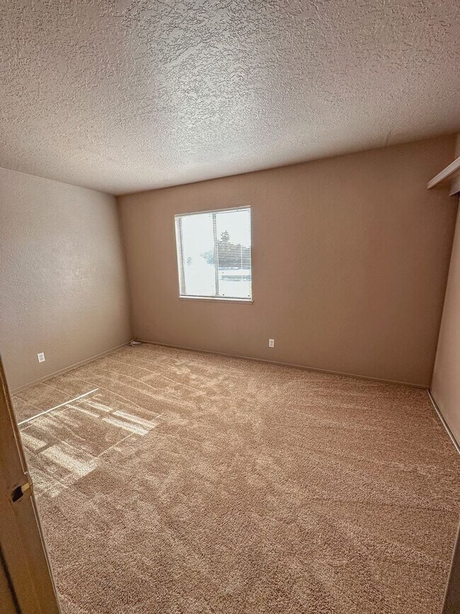 Building Photo - 423 Las Casitas Way