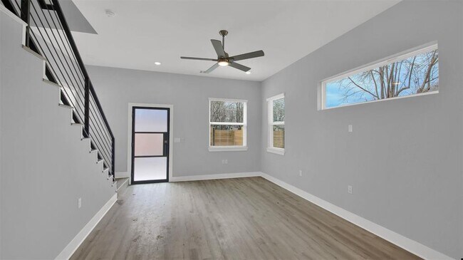 Building Photo - 1104 Begonia Terrace