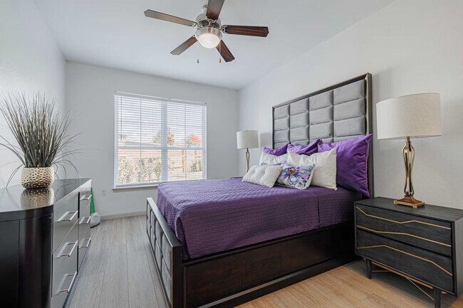 Building Photo - Move In Now & Enjoy 1 Month FREE!