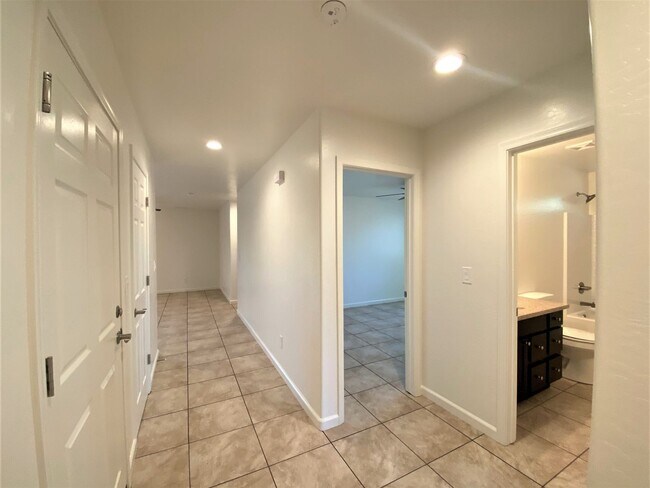 Building Photo - 9501 E Magma Dr
